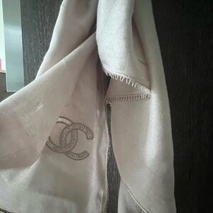 Chanel taupe Scarf